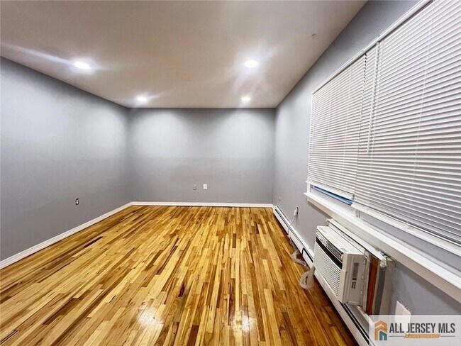 Building Photo - 406 Cranbury Rd