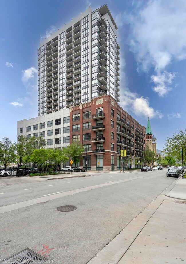 Building Photo - 210 S Desplaines St