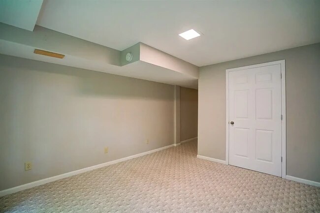 Building Photo - 11 Gray Birch Trl