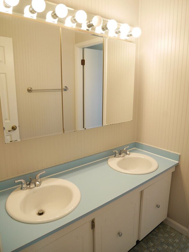 Building Photo - Your Next Home Awaits! Single Family Home ...