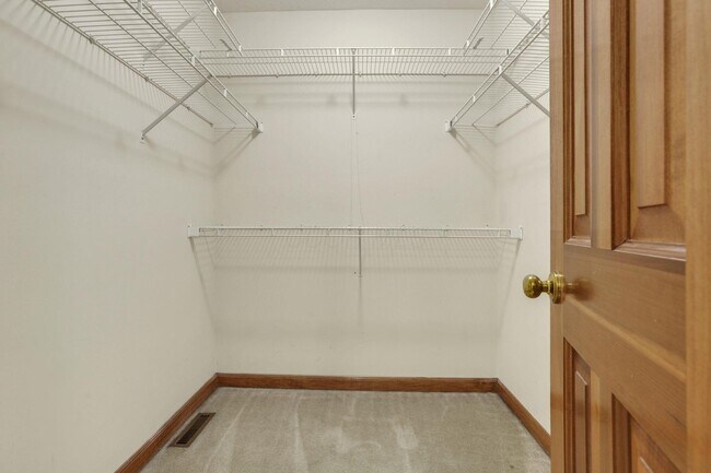 Building Photo - 7641 Finbarr Ct