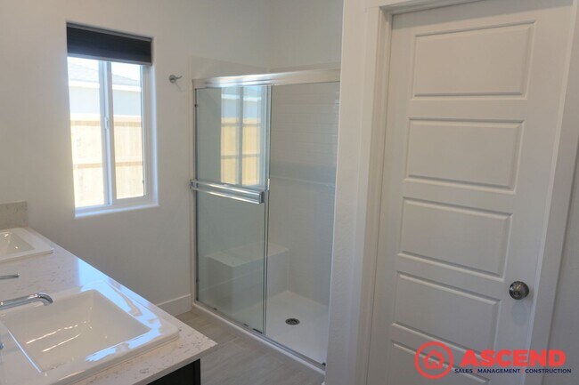 Building Photo - Gorgeous new build home located off 7th St...