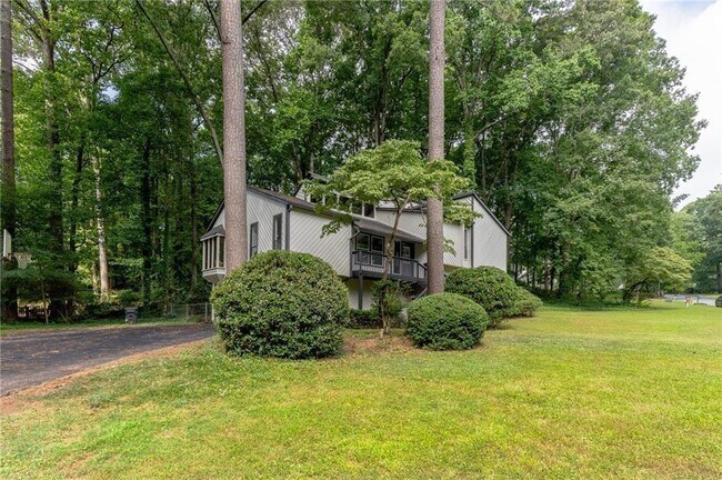 Building Photo - 2708 Spencers Trace NE