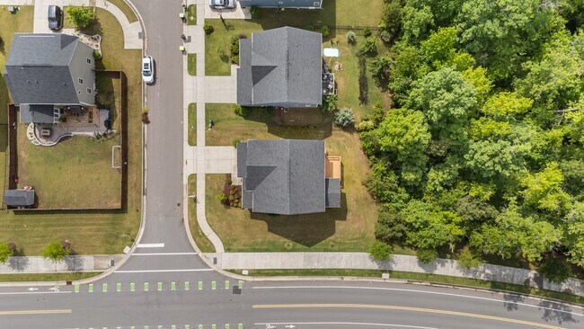 Building Photo - 3700 Horton Hill Dr