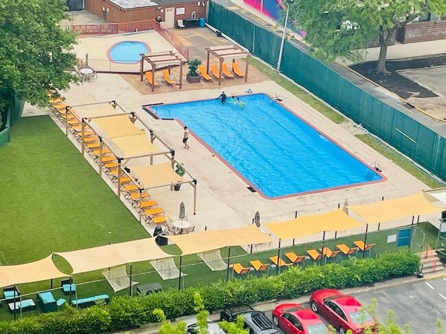 Building Photo - 10 Huron Ave