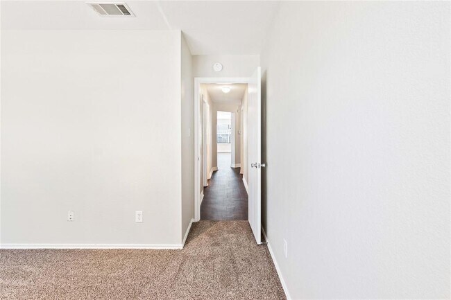 Building Photo - 219 Almquist St