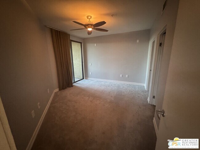 Building Photo - 810 E Palm Canyon Dr