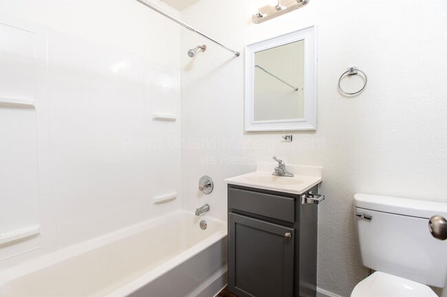 Building Photo - 1301 E Mount Vernon St