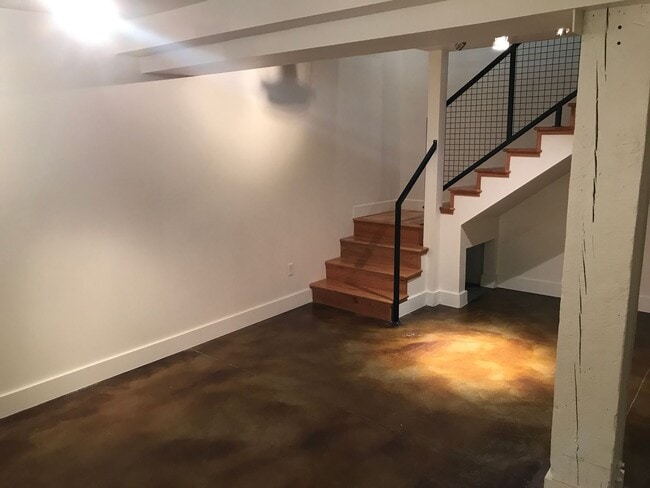 Building Photo - Beautiful 2 Story Apartment