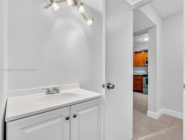 Building Photo - 1770 NE 191st St