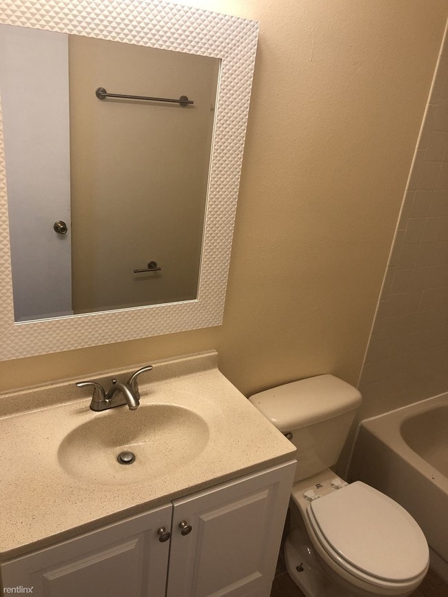 Building Photo - 2 br, 2 bath Condo - 10101 Lake Oak Cir