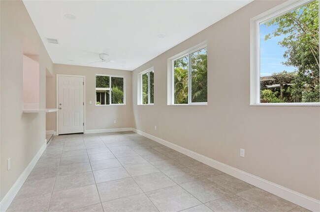 Building Photo - 2958 Dundee Dr