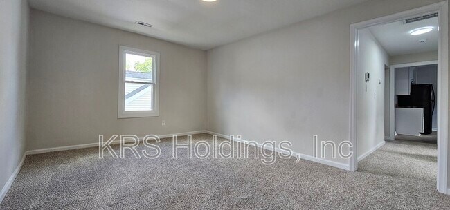 Building Photo - 308 St James Ave