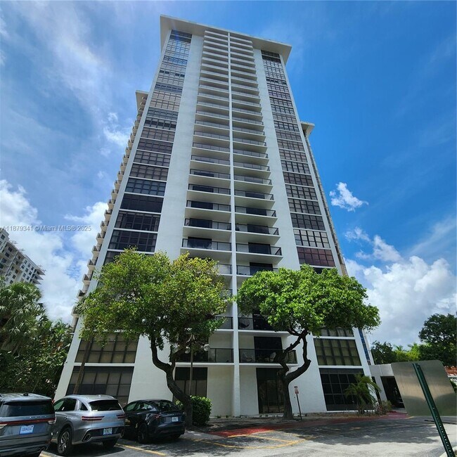 Building Photo - 18181 NE 31st Ct