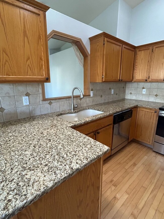 Building Photo - 3 Bedroom/2 Bath Rambler in the heart of M...