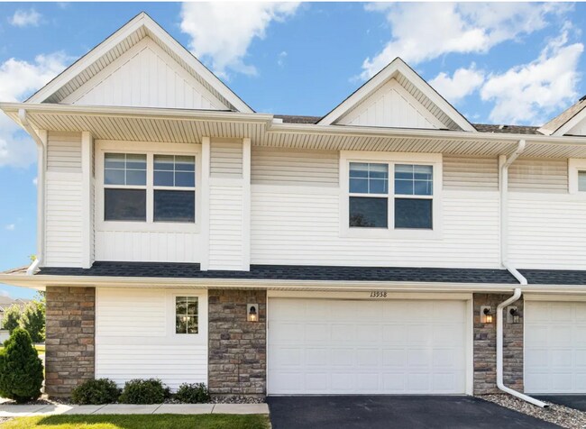 Building Photo - Luxury 3-Bed, 3-Bath Townhome in Prior Lake for $2,890/month!