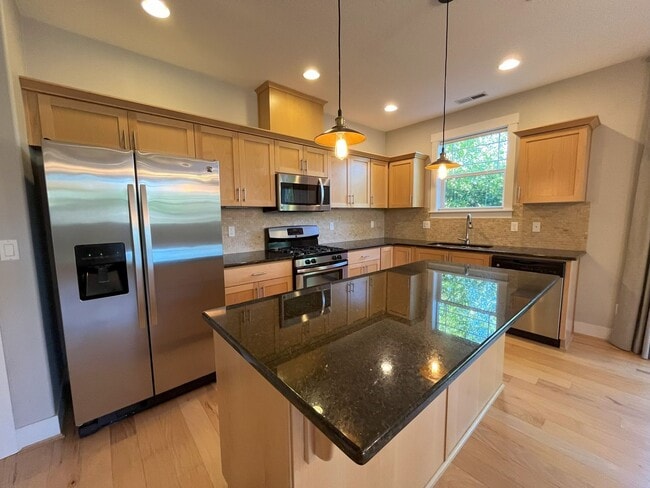 Building Photo - Modern 4-Bedroom End Unit with Community A...