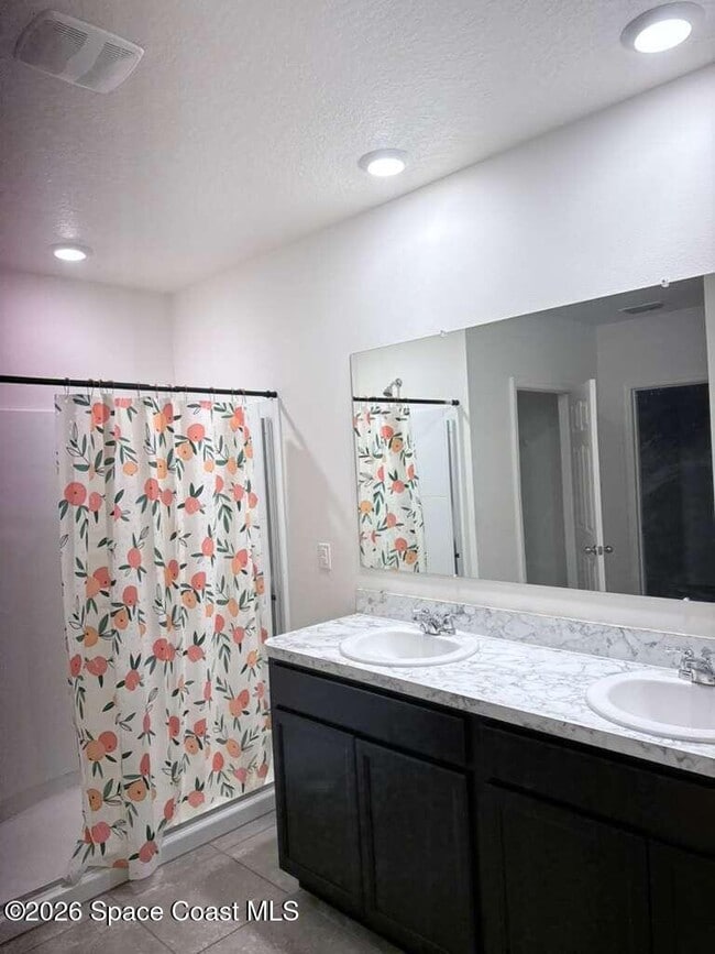 Building Photo - 609 Concha St NW