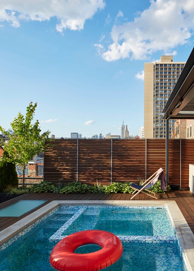 Building Photo - Prime SoHo - Stunning PH Loft with Roof