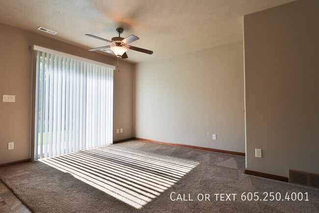 Building Photo - Sensational 2 bedroom Town Home in Harrisb...