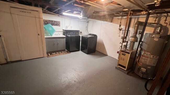 Building Photo - 116 Greenlawn Ave