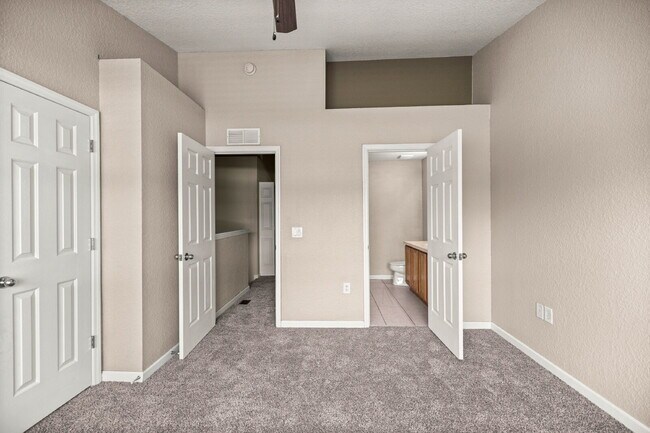 Building Photo - **  MAINTENANCE FREE TOWNHOME **2 BD 2.5 BATH