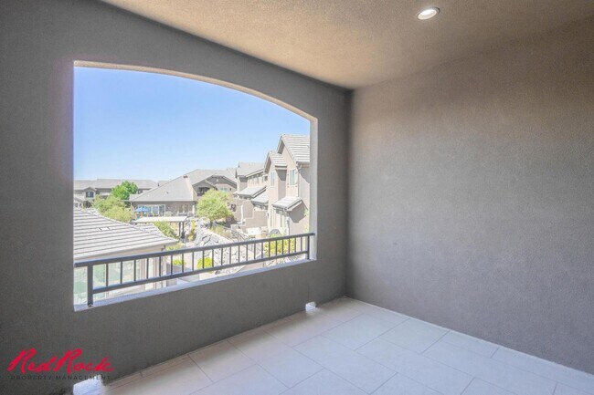 Building Photo - Pet Friendly 4 Bedroom Home! Internet Incl...