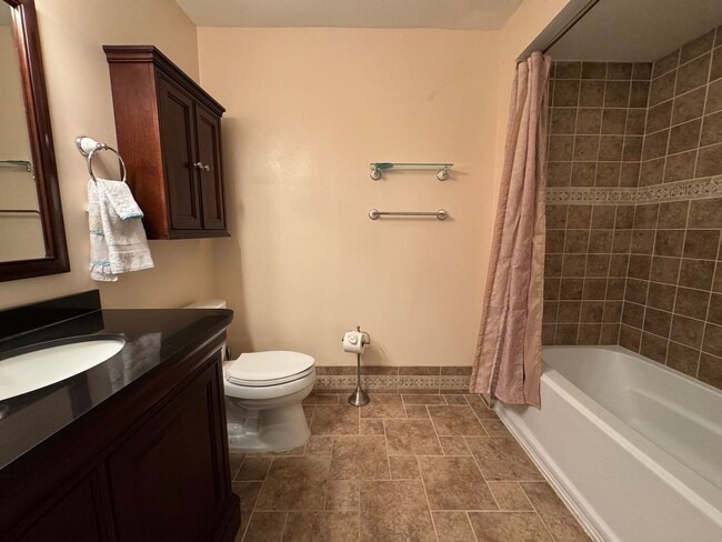 Building Photo - Fantastic 5 Bed 5.5 Bath Single Family Hom...