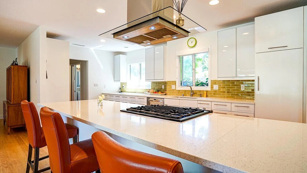 Kitchen - 1415 Butterfield Rd