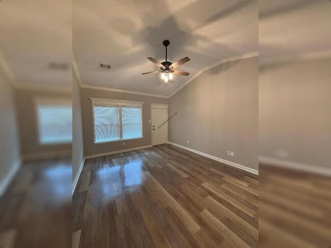 Building Photo - 32 Woodhaven Dr