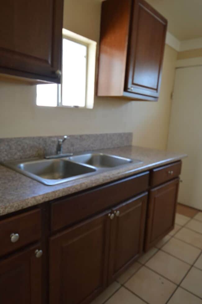 Building Photo - Detached Craftsman Cottage with Courtyard Charm – Low $1,000 Deposit