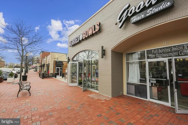 Building Photo - 539 Tschiffely Square Rd