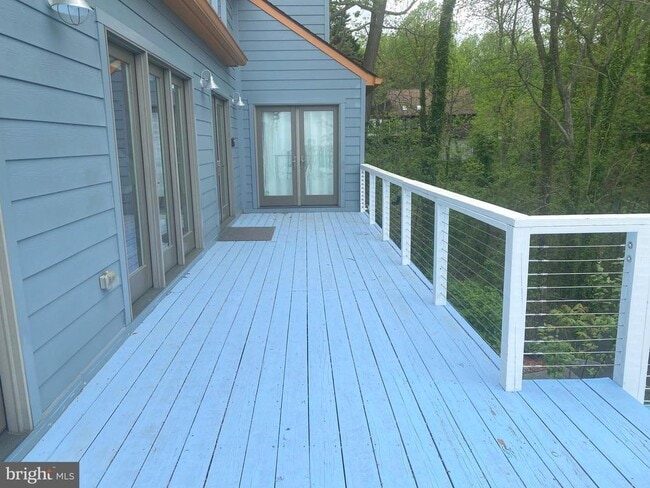 Building Photo - 3550 Bay View Dr