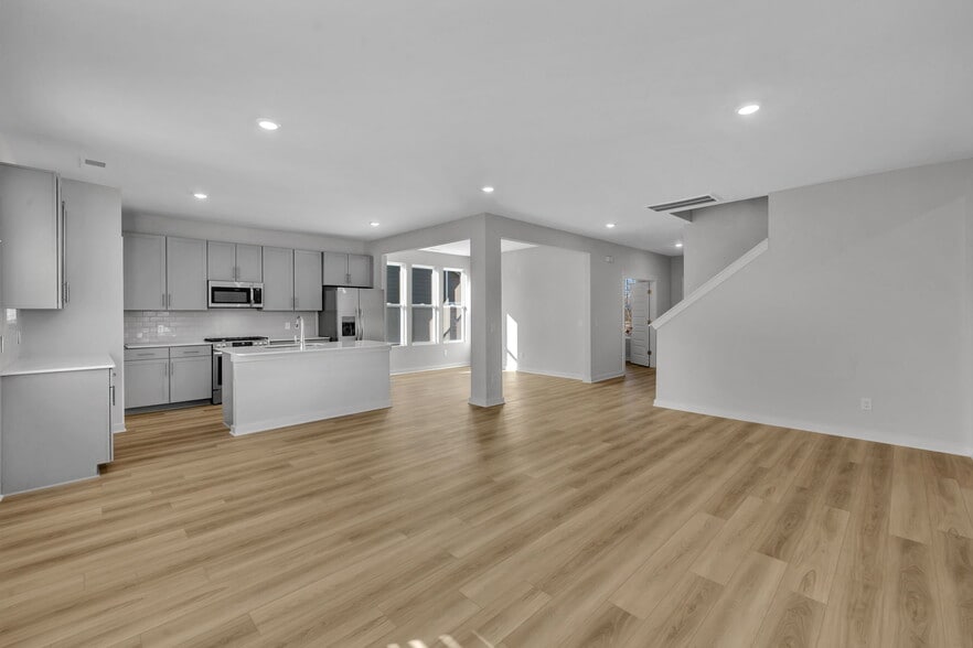 Building Photo - 361 Euclid Dr