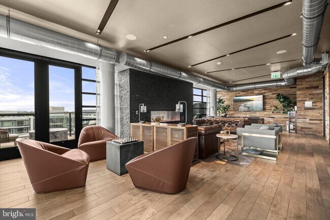 Building Photo - 1300 4th St SE