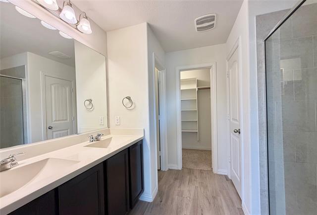 Building Photo - 813 Evergreen St