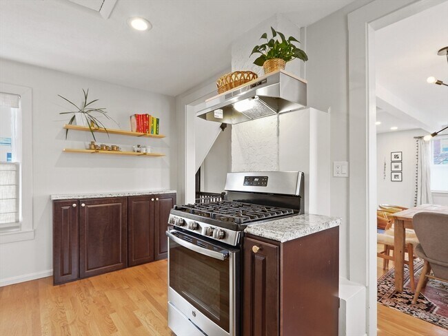 Building Photo - 8 Webster St