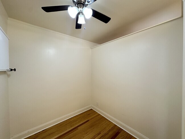 Building Photo - 4311 N Francisco Ave