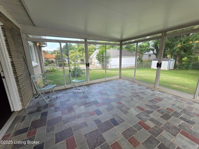 Building Photo - 6809 Shareith Dr