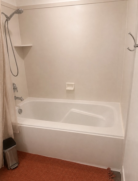 Primary Bathtub - 240 W 1030 S