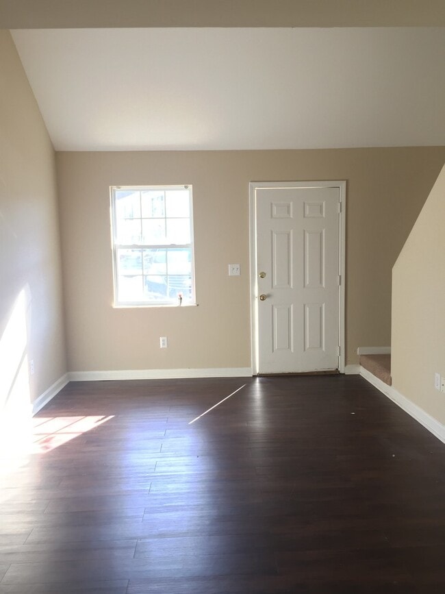 Building Photo - 3466 Hedge Drive Northeast