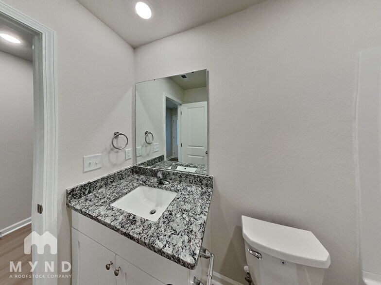 Building Photo - 327 Taverners Ln