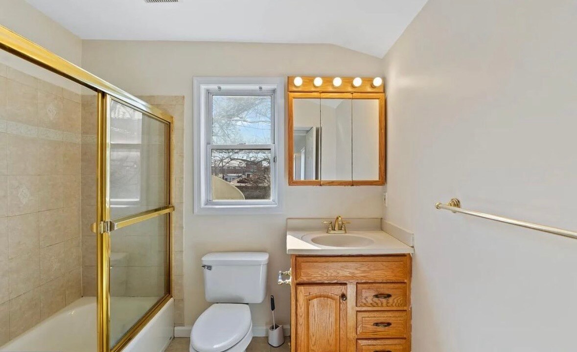 Building Photo - 1239 W Lombard St