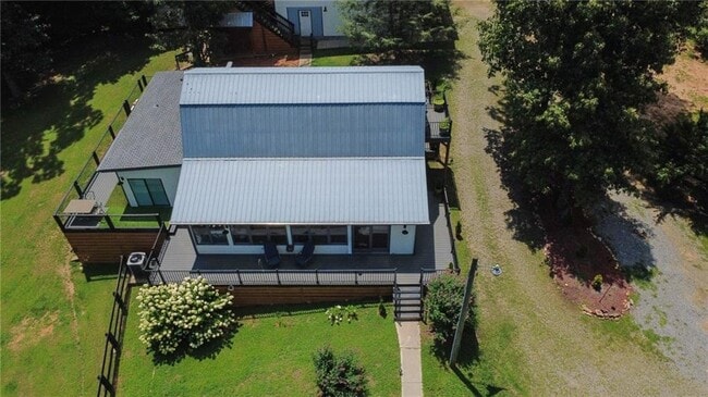 Building Photo - 268 Creek Bank Dr