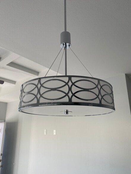 Light fixtures. - 413 Peabody Ave