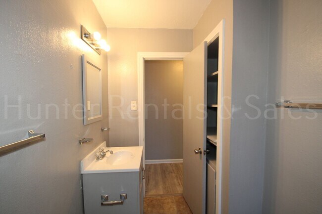 Building Photo - Well-Maintained Three-Bedroom In North Killeen!