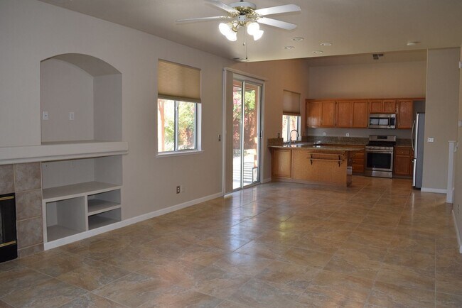 Building Photo - 1608 Poppy Cir