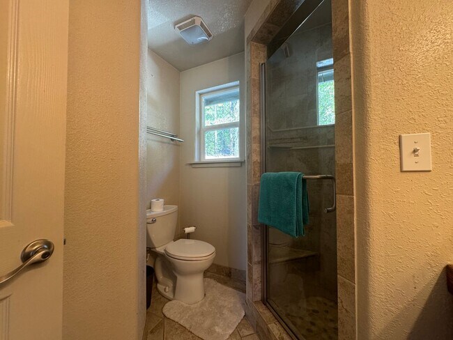 Building Photo - 3992 CA-147