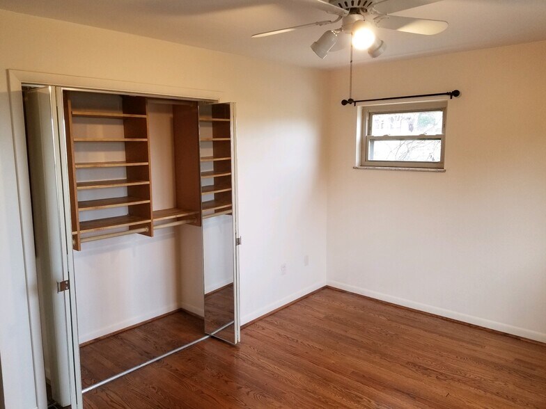 Building Photo - 1130 River Hill Dr