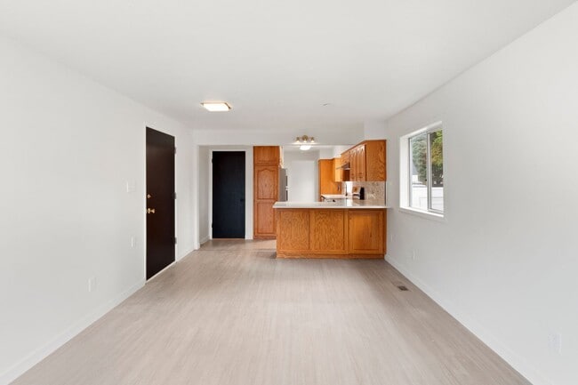 Building Photo - 2521 W Sanson Ave
